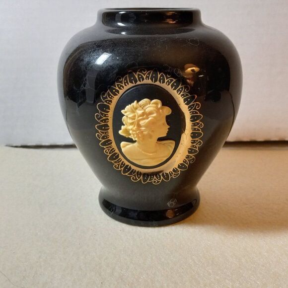 Vintage 3D Cameo w/ Gold trim Black Ceramic Vase Cottagecore Grandmacore - Picture 1 of 8